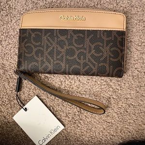 NEW Calvin klein wallet wristlet